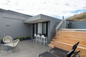 Terrace/patio - Central Sea Point Studio | Rooftop Pool (Cape Town)