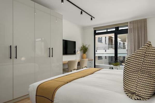 Iron/ironing board, WiFi, bed sheets, wheelchair access