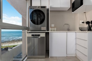 Geladeira, micro-ondas, fogão, cooktop