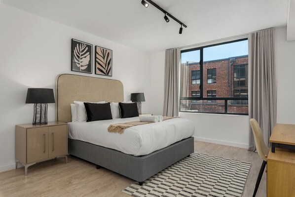 2 bedrooms, iron/ironing board, WiFi, bed sheets - Modern Greenpoint Getaway (Cape Town)