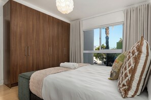 3 bedrooms, in-room safe, iron/ironing board, WiFi