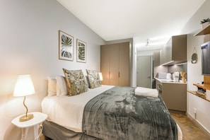 1 bedroom, in-room safe, desk, iron/ironing board - The Rosebank Reverie, Stylish Studio Escape (Johannesburg)