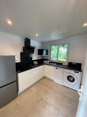 Fridge, microwave, oven, stovetop - Peaceful, comfortable accommodation 20 minutes from the beach and 30 minutes from the airport (La Possession)