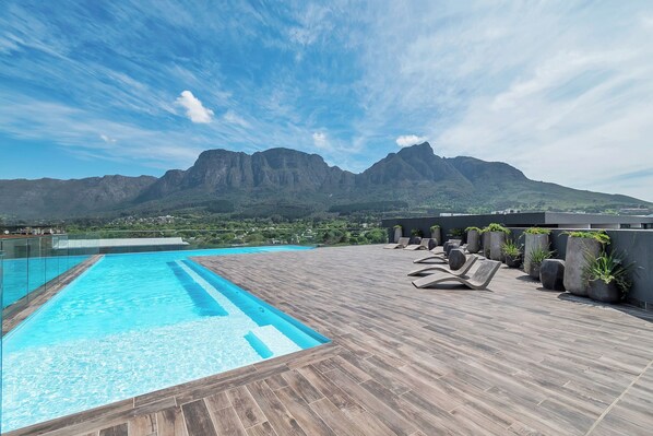 Pool - Designer Apartment | Mountain Views and Rooftop Pool (Cape Town)