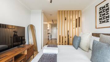 In-room safe, iron/ironing board, internet, bed sheets