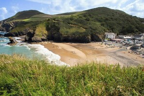 Beach - 5 Glanrhaiadr, Llangrannog (Llangrannog)