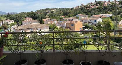 20 mns from beaches and center of St Raphaël.2 50m2 type with nice terrace.