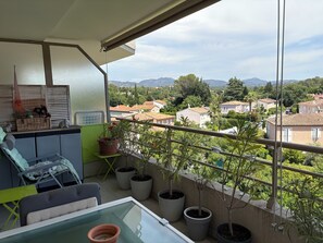 Property grounds - 20 mns from beaches and center of St Raphaël.2 50m2 type with nice terrace. (Saint-Raphaël)