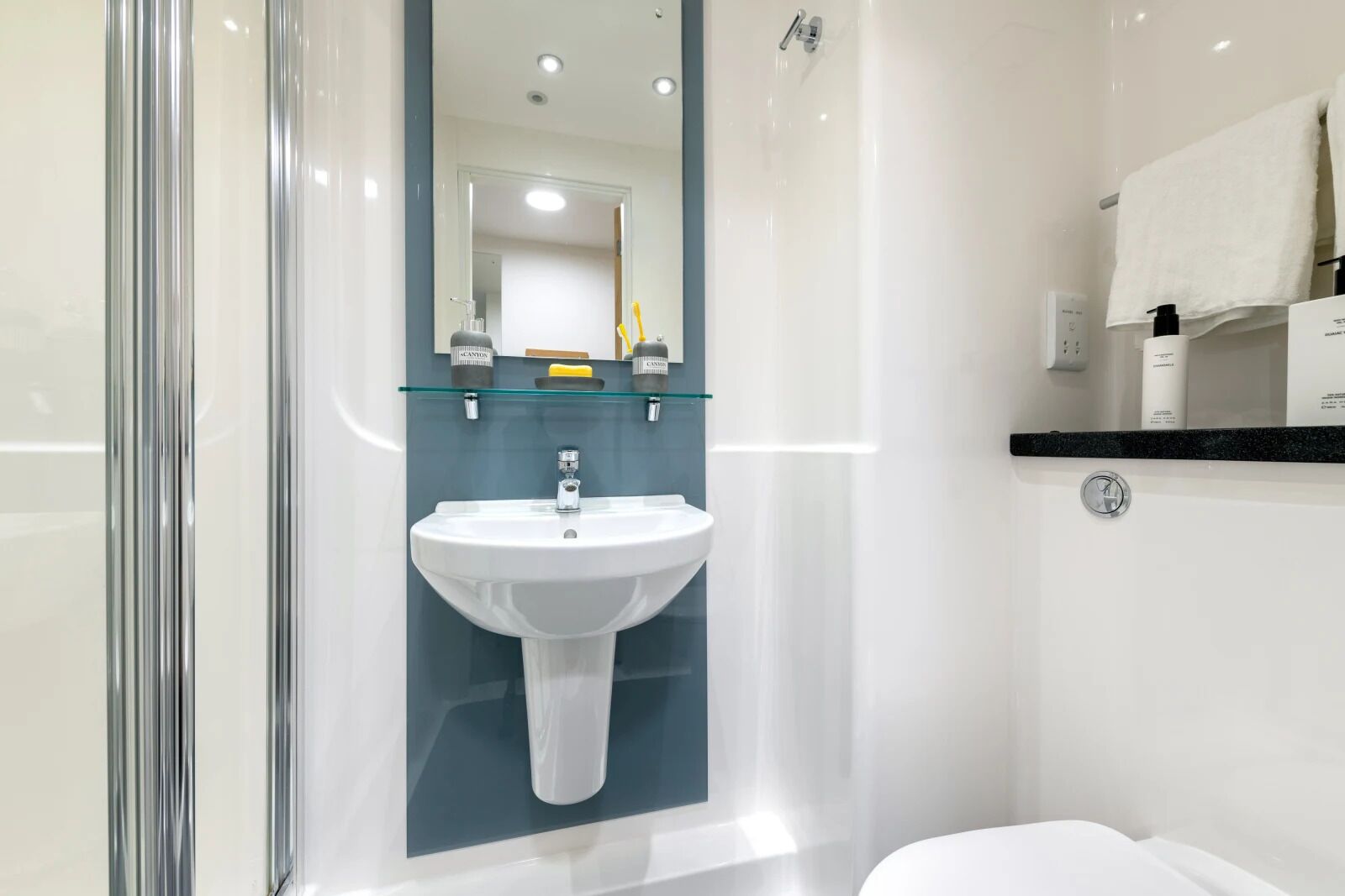 Classic Single Room, Non Smoking | Bathroom