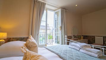 Standard Double Room | Free WiFi, bed sheets
