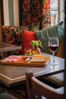Alimentos y bebidas