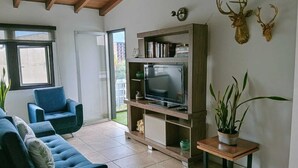Living area - Tauro Black Suites (Medellín)