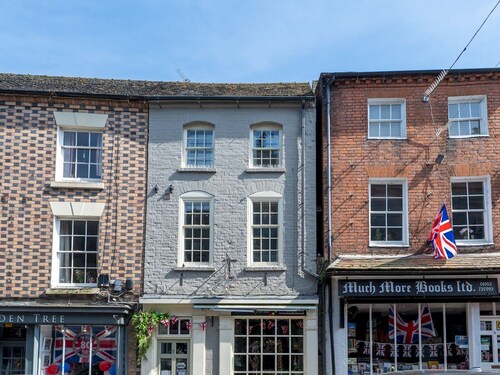 Pass the Keys | Bright and cosy flat in the centre of Much Wenlock