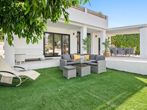 Outdoor dining - Exclusive Villa • Pool & Panoramic Views | Pass the Keys (Marbella)