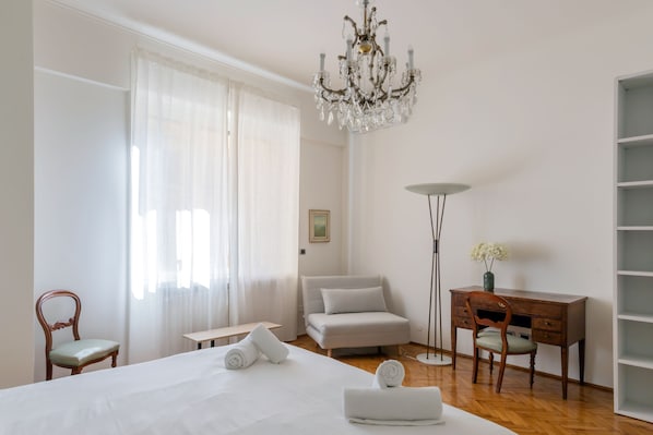 Family Apartment, City View | Free WiFi - JOIVY Charming 2BR flat near the Duomo (Milan)