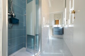 Apartment, 2 Bedrooms, 2 Bathrooms | Bathroom - JOIVY Charming 2BR flat near the Duomo (Milan)