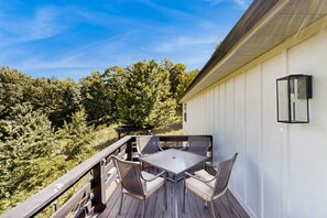 Outdoor dining - Spacious family retreat w/ pool, BBQ grill, patio, deck, near Beaver Lake (Rogers)