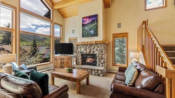 Smart TV, fireplace