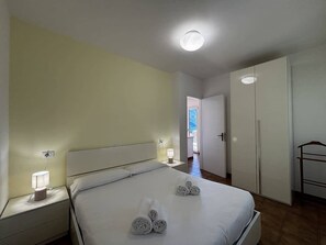 Vauvan matkasänky, Wi-Fi, vuodevaatteet