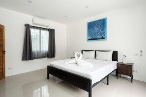 4 室のベッドルーム、WiFi (無料)、ベッドシーツ