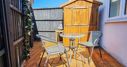 3 bed / 2 bath with Garden - Stunning Holiday/ Contractor Accommodation