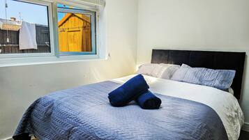 3 habitaciones, tabla de planchar con plancha, wifi y ropa de cama