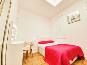 3 makuuhuonetta, silitysrauta/-lauta, Wi-Fi, vuodevaatteet