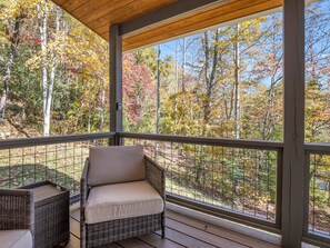 Property grounds - Hendersonville Getaway • Hot Tub & Fire pit (Hendersonville)