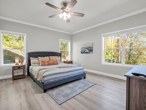 5 bedrooms, desk, free WiFi, bed sheets - Hendersonville Getaway • Hot Tub & Fire pit (Hendersonville)