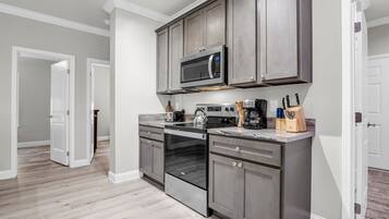 Micro-ondas, fogão, cooktop, lava-louças