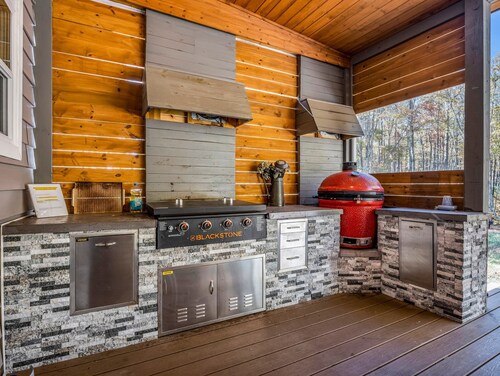 Hendersonville Getaway • Hot Tub & Fire pit