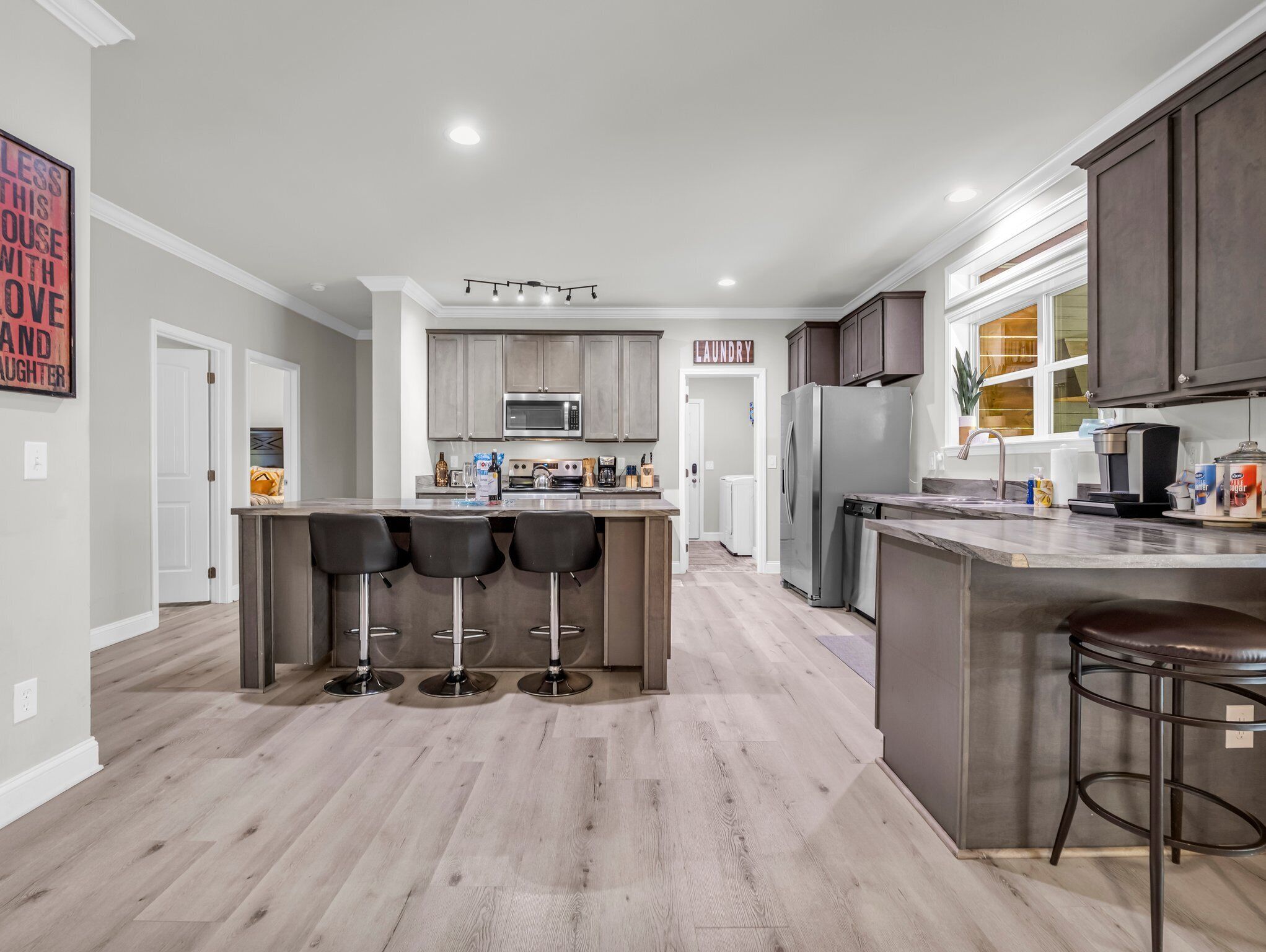 Mikrovågsugn, ugn, spishäll och diskmaskin