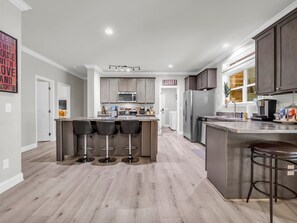 Micro-ondes, four, plaque de cuisson, lave-vaisselle