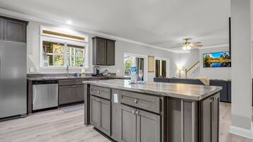 Micro-ondas, fogão, cooktop, lava-louças