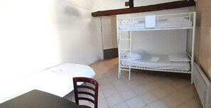 5 dormitorios, tabla de planchar con plancha, wifi y ropa de cama