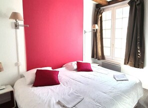 5 habitaciones, tabla de planchar con plancha, wifi y ropa de cama 