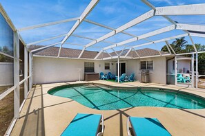 A heated pool - Centrally located and dog friendly with heated pool, WIFI, pool table and WD (Bradenton)