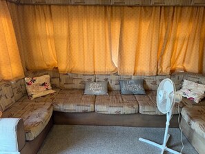 House | Living area - Seaside Bliss Retreat in Heart of Isle of Sheppy (Sheerness)