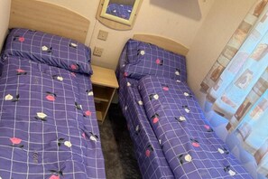 1 bedroom, bed sheets