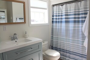 Haartrockner, Handtücher, Toilettenpapier