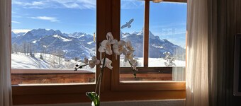 Exclusive chalet with 360° panorama 7 minutes from Gstaad