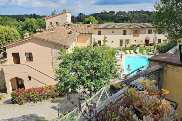 Exterior - "Tuscany Hill" with swimming pool between San Gimignano and Volterra. (Toscana)