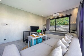 Comfort Studio, Balcony, Garden View | Living area | 42-inch Smart TV with digital channels - Blanca-21 - Duplex Apartment (Canggu)