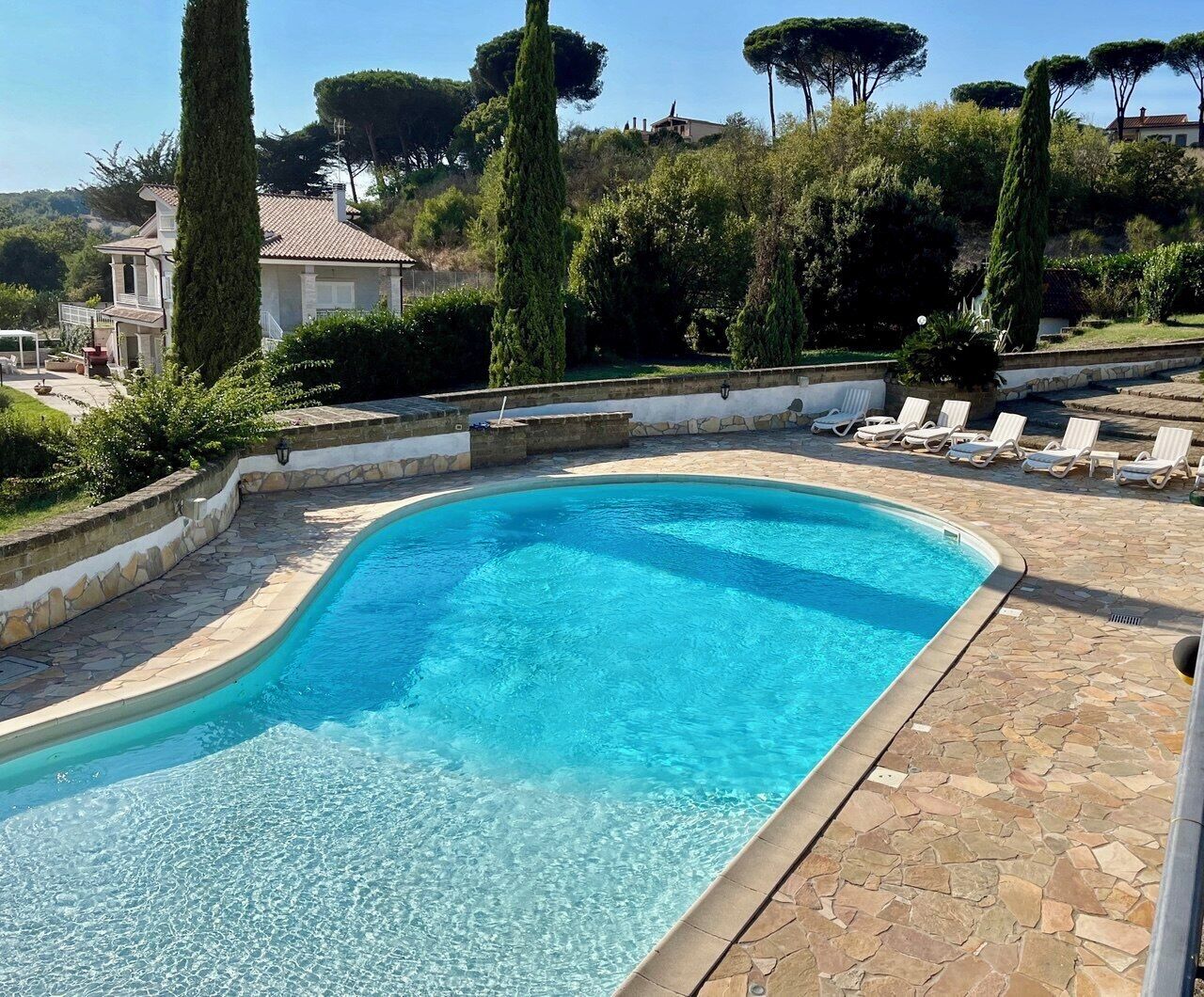 Piscina all'aperto, una piscina riscaldata