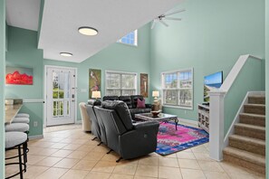 Smart TV - 2nd Row, pool access,outdoor dining, grill. 2 king beds. Short walk to beach.  (Surfside Beach)