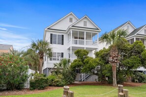 Exterior - 2nd Row, pool access,outdoor dining, grill. 2 king beds. Short walk to beach. (Surfside Beach)