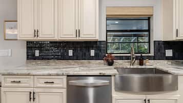 Réfrigérateur, micro-ondes, four, lave-vaisselle