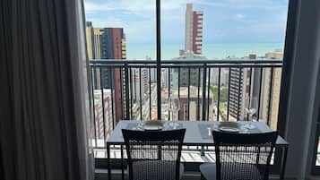 Estúdio panorâmico, 1 quarto, ar-condicionado, vista para o oceano | Roupas de cama antialérgicas, Wi-Fi de cortesia, roupa de cama