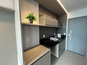 Estudio panorámico, 1 habitación, aire acondicionado, vista al océano | Cocineta privada | Tostadora