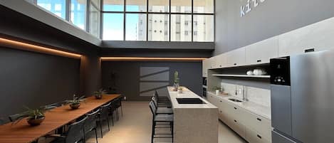 Suite Studio Supérieure, 1 lit double, animaux de compagnie interdits, vue mer | Cuisine privée | Micro-ondes, grille-pain, blender